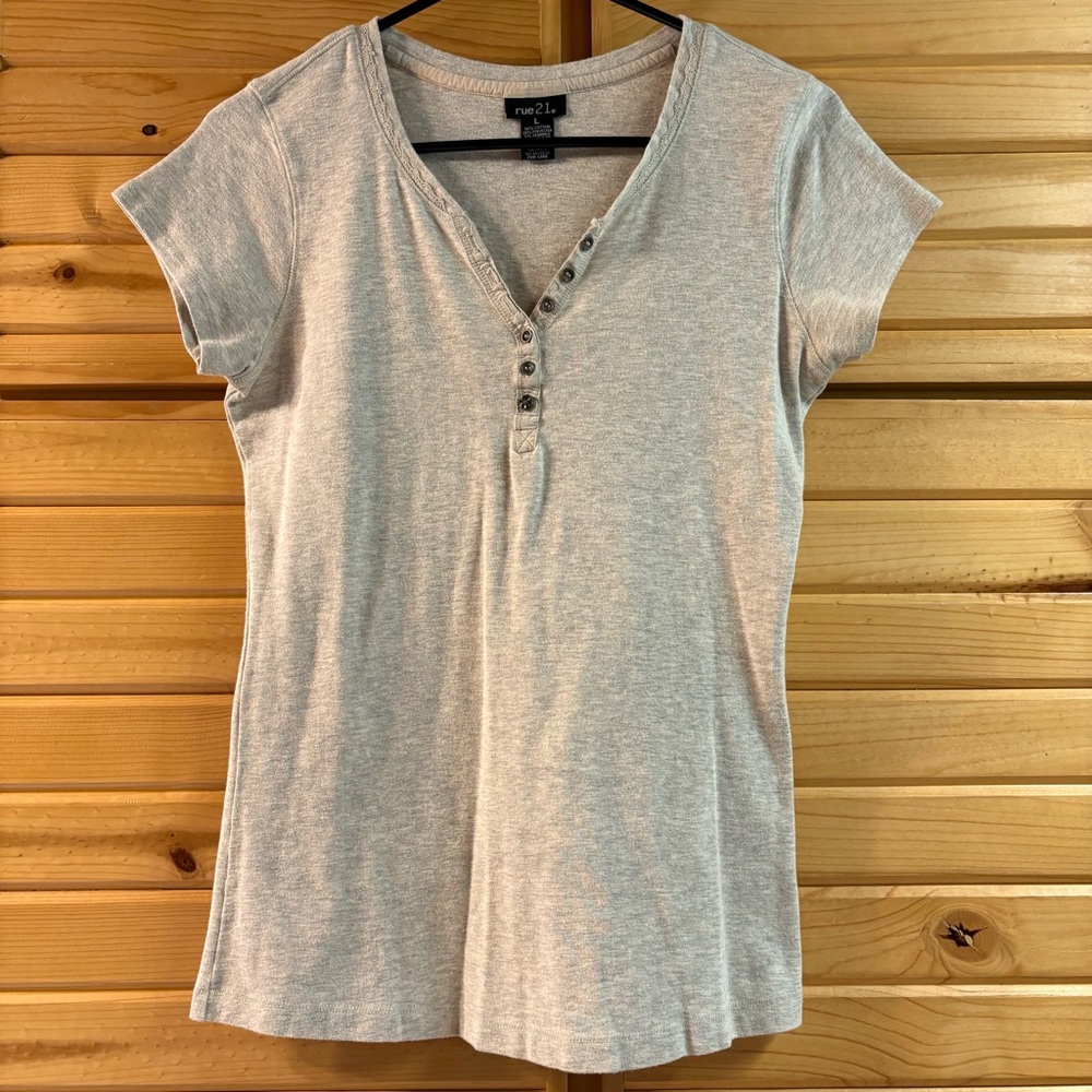 Rue21 Women’s Juniors Fitted Tee 1/4 Button, Size L, Cream